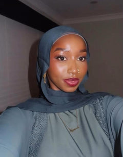Customer wearing a Hadé Teal Modal Hijab